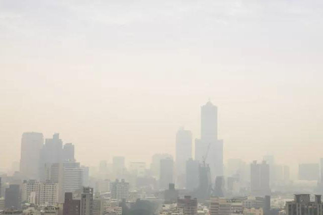 秋高氣燥，警惕“三手煙”！空氣凈化除濕機(jī)